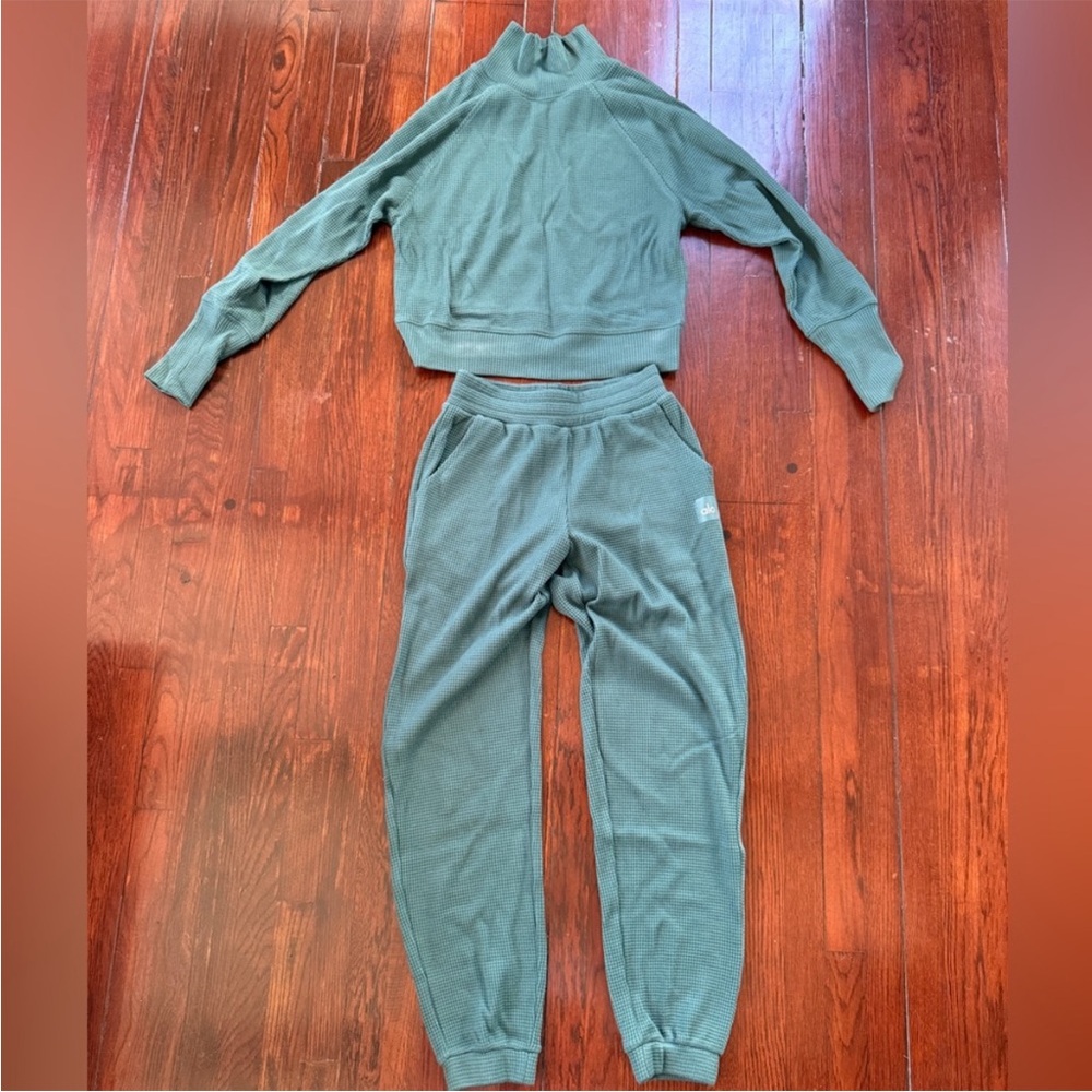 ALO Yoga Green Waffle Knit Jogger Set